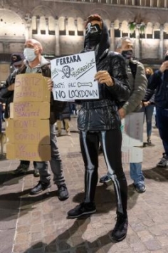 MANIFESTAZIONE ANTI DPCM GOVERNO CONTE ESERCENTI IMPRENDITORE COVID COVID19 CORONAVIRUS FERRARA