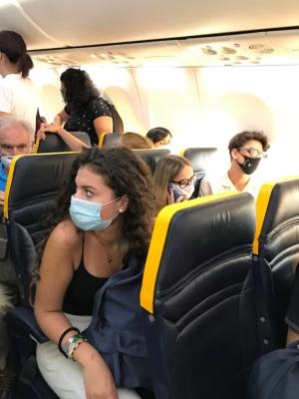 TURISTI AEROPORTO AEREO MASCHERINA COVID COVID19 TURISMO CORONAVIRUS RYANAIR BOLOGNA