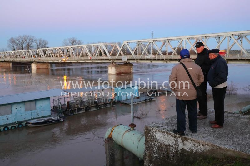 LA PIENA A PONTELAGOSCURO
PIENA DEL PO NOVEMBRE 2016