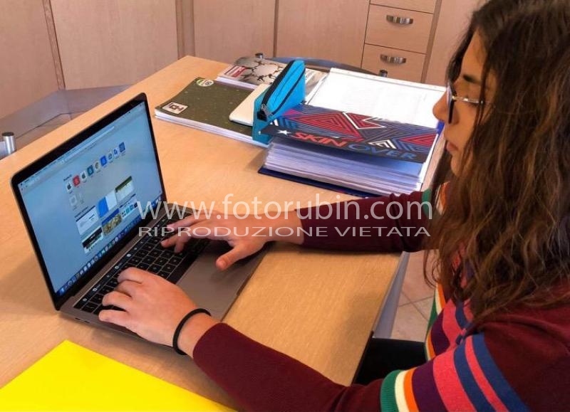 SCUOLA DIDATTICA A DISTANZA DAD LEZIONE ONLINE DA CASA COMPUTER TABLET FERRARA
COVID COVID19 VIRUS CORONAVIRUS