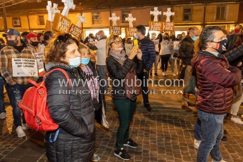 MANIFESTAZIONE ANTI DPCM GOVERNO CONTE ESERCENTI IMPRENDITORE COVID COVID19 CORONAVIRUS FERRARA