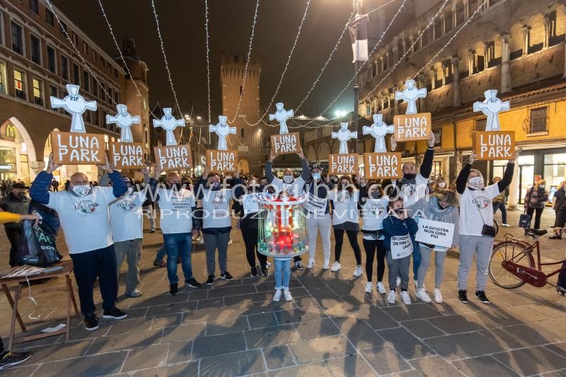 MANIFESTAZIONE ANTI DPCM GOVERNO CONTE ESERCENTI IMPRENDITORE COVID COVID19 CORONAVIRUS FERRARA