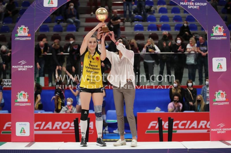 CVETNIC LEA (BRESCIA) MVP PREMIATA DA CONSUELO MANGIFESTA
BRESCIA - SAN GIOVANNI MARIGNANO
PALLAVOLO FINALE COPPA ITALIA VOLLEY A2-F 2021-2022
16-04-2022 VILLAFRANCA DI VERONA (VR)
FOTO FILIPPO RUBIN / LVF