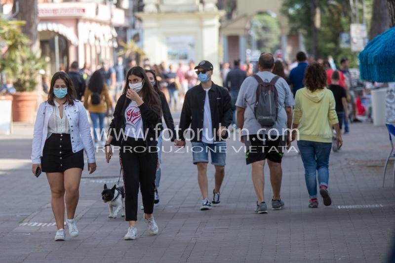 PASSEGGIATA VIALONE LIDO ESTENSI
COVID COVID19 CORONAVIRUS MASCHERINA DOMENICA
