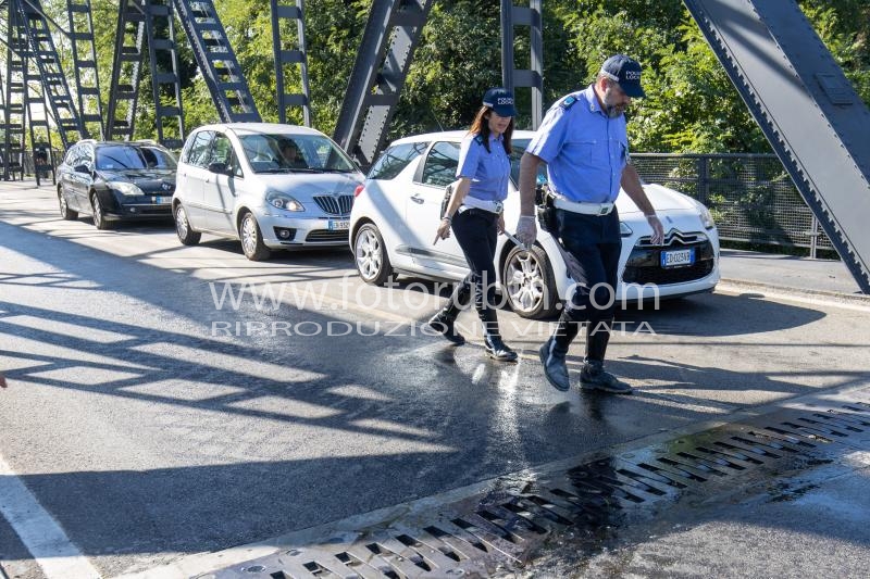 PERDITA OLIO MIETITREBBIA PONTE SUL FIUME PO A PONTELAGOSCURO