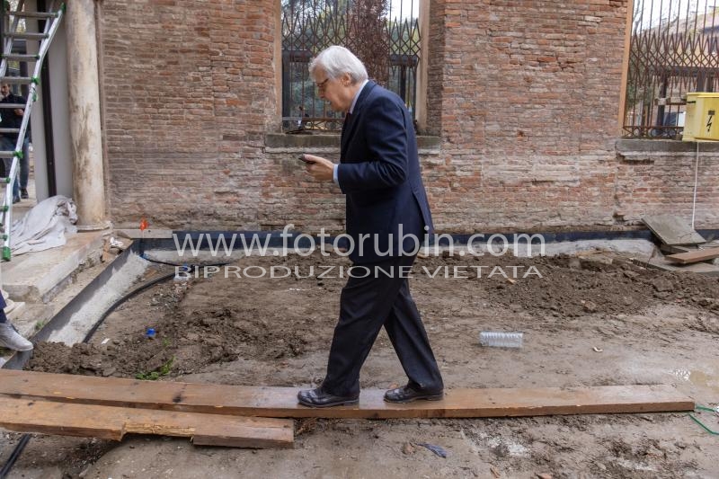 VISITA VITTORIO SGARBI CANTIERE PALAZZO DIAMANTI A FERRARA