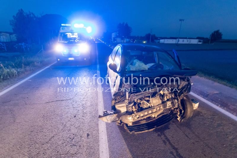 INCIDENTE SCONTRO AUTO BOSCO MESOLA