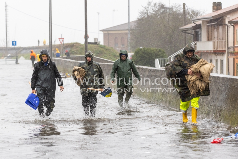 MAREGGIATA MALTEMPO PORTO DI GORO