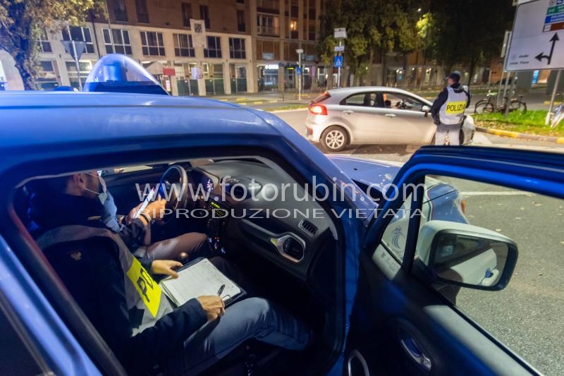 POSTO DI BLOCCO STAZIONE ZONA GAD
CONTROLLI POLIZIA DI STATO RISPETTO DPCM COPRIFUOCO COVID CORONAVIRUS COVID19 A FERRARA