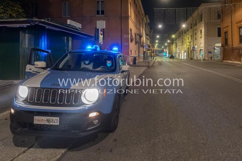 CONTROLLI CORSO GIOVECCA
CONTROLLI POLIZIA DI STATO RISPETTO DPCM COPRIFUOCO COVID CORONAVIRUS COVID19 A FERRARA